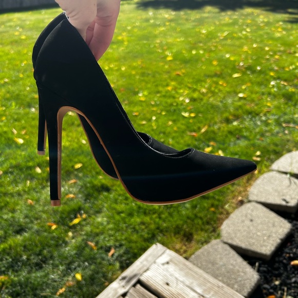 Shoe Republic LA Black High Heels - Picture 1 of 6